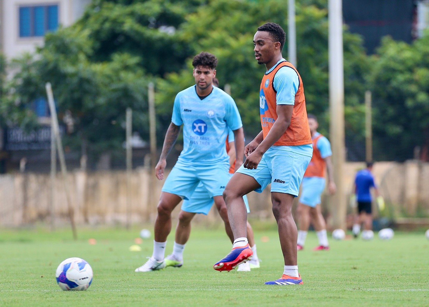 Nam Định không đăng ký Njabulo Blom cho V-League 2025-26. Ảnh: CLB Nam Định.