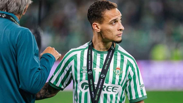 Real Betis vẫn chưa từ bỏ mộng tái hợp với Antony