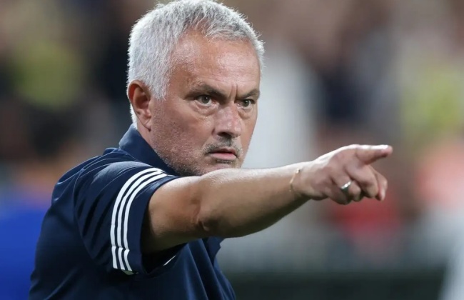 Mourinho cùng đội nhà đi tiếp ở Champions League.