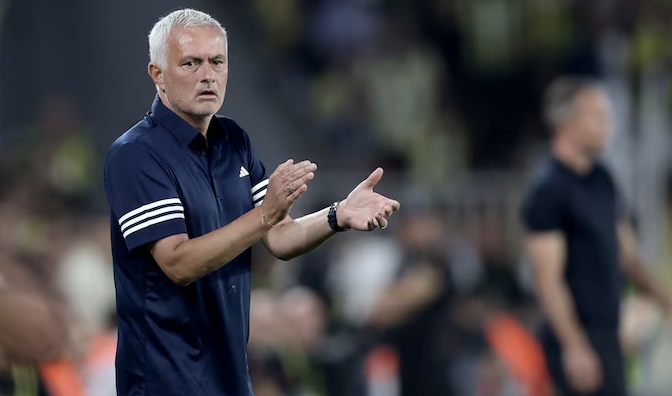 Ảnh bài viết Mourinho dùng từ ''trùng hợp'' nói về màn ngược dòng trước Van Persie