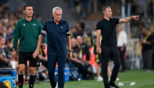 Van Persie đã có bài học thấm thía từ Jose Mourinho.