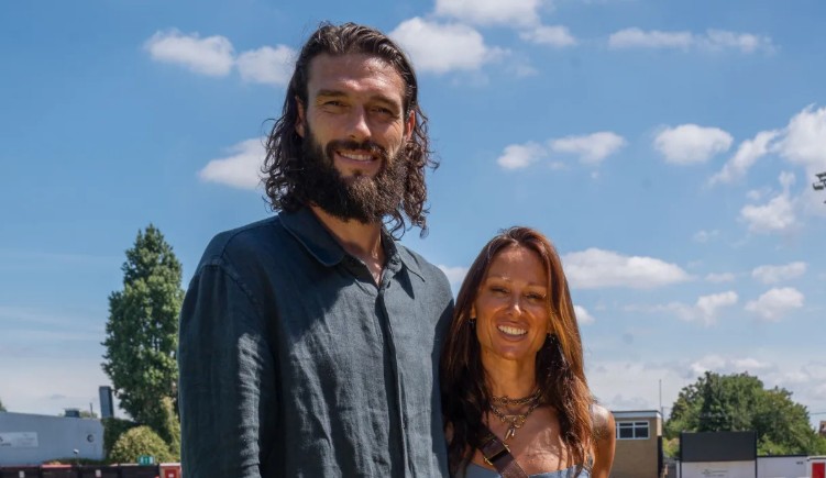 Andy Carroll đã chia tay bạn gái.