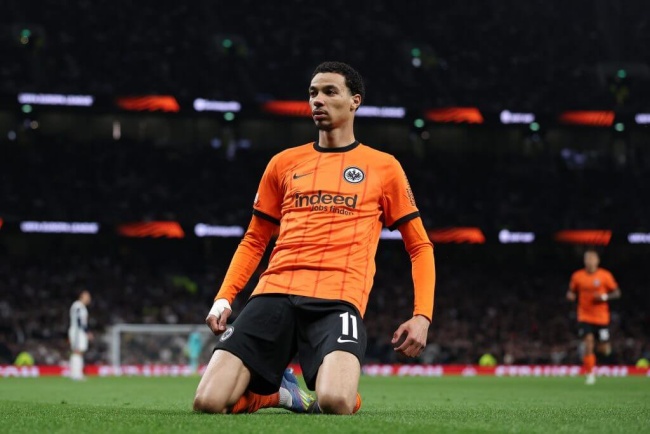 Hugo Ekitike thi đấu ấn tượng ở Frankfurt.