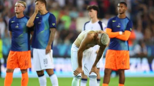 Tottenham nhận thất bại cay đắng.