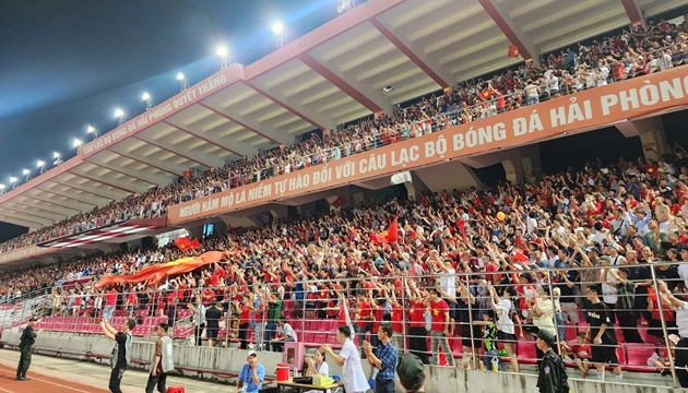 Sân Lạch Tray được báo chí Đông Nam Á ca ngợi.