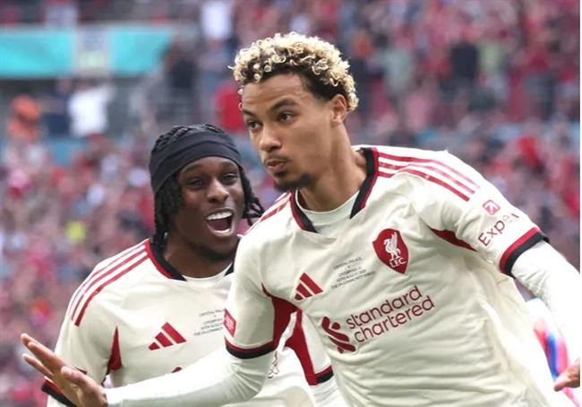 Liverpool quyết bảo vệ ngôi vương với loạt tân binh.