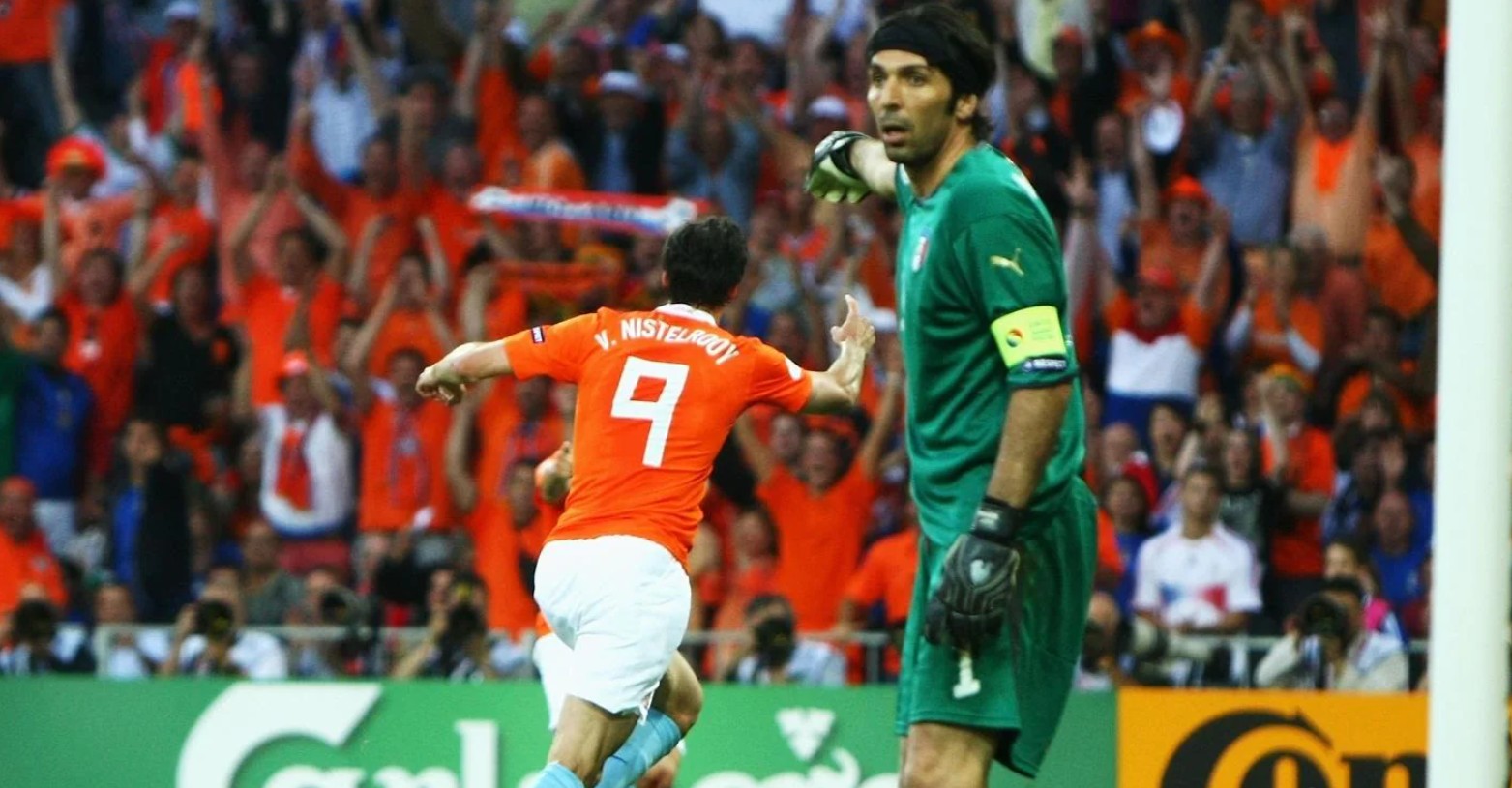 Cựu tiền đạo Ruud Van Nistelrooy từng tạo nên bàn thắng gây tranh cãi vào lưới tuyển Ý ở EURO 2008.