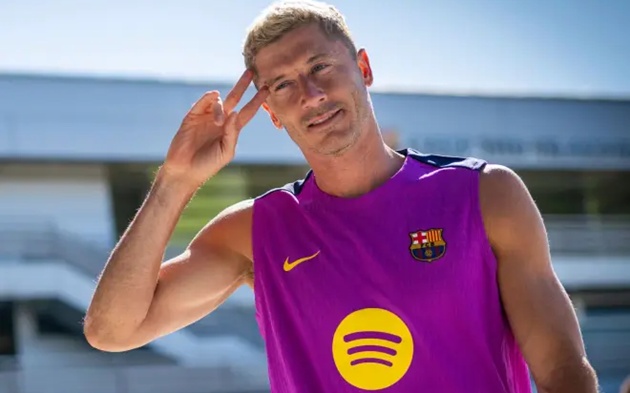 Ảnh bài viết Lewandowski bỏ qua lời mời Ả Rập 100 triệu euro để ở lại Barcelona