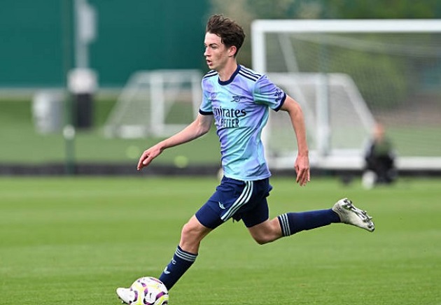 Arsenal muốn giữ Casey ở lại học viện.