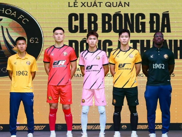 CLB Thanh Hoá trình làng mẫu áo đấu mới.