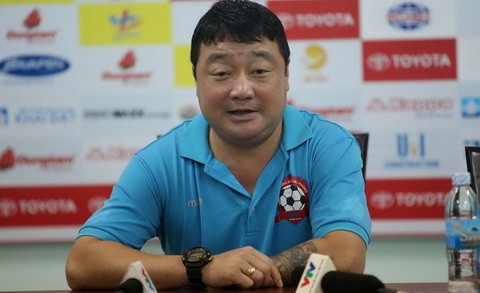 HLV Trương Việt Hoàng là nhà cầm quân có nhiều kinh nghiệm với bóng đá Việt Nam. Ảnh: VPF.