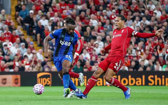 Virgil van Dijk – 8.0 điểm: Chỉ huy hàng thủ tốt, có nhiều tình huống đọc tình huống tốt. Dù vậy, vẫn bị cuốn vào các pha phản công nhanh của Bournemouth.