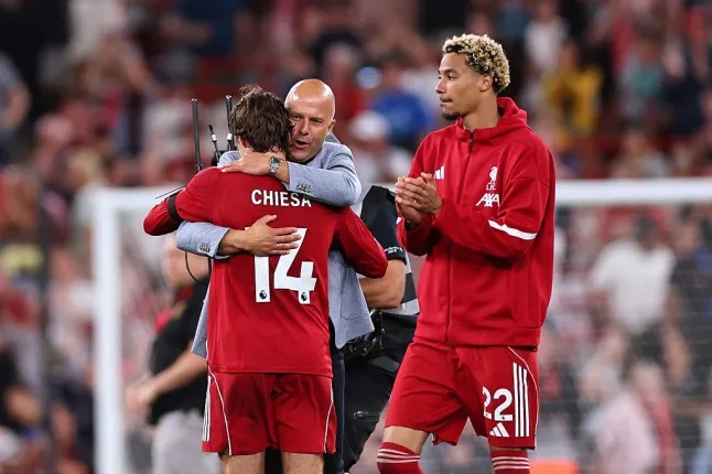 Chiesa muốn ở lại Liverpool.