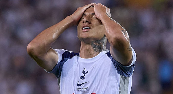 Tottenham vừa nhận thất bại trước PSG tại siêu cúp châu Âu dù dẫn trước 2 bàn.