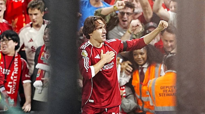 Chiesa đã sắm vai người hùng cho Liverpool.