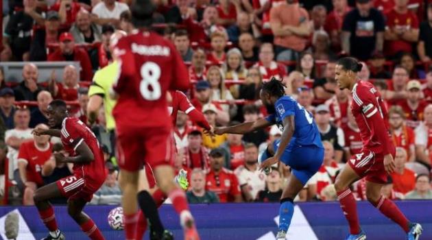 Semenyo lập cú đúp trước Liverpool.