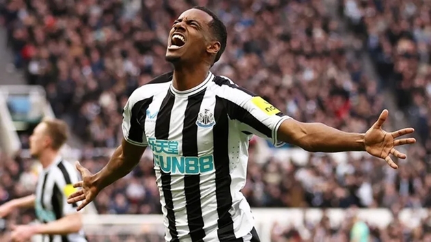 Newcastle nỗ lực tìm người thay Isak.