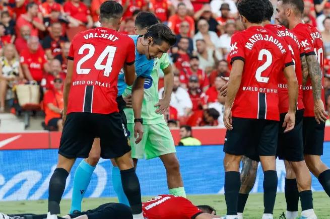 Torres a marqué malgré la présence d'Antonio Raillo au sol.