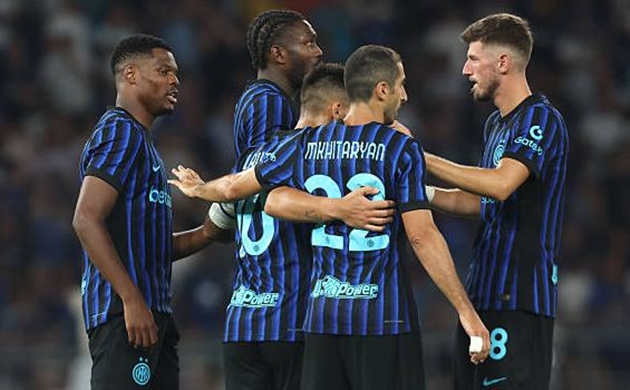 Inter Milan dễ dàng đánh bại Olympiakos.