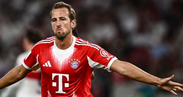 Kane ghi bàn cho Bayern.