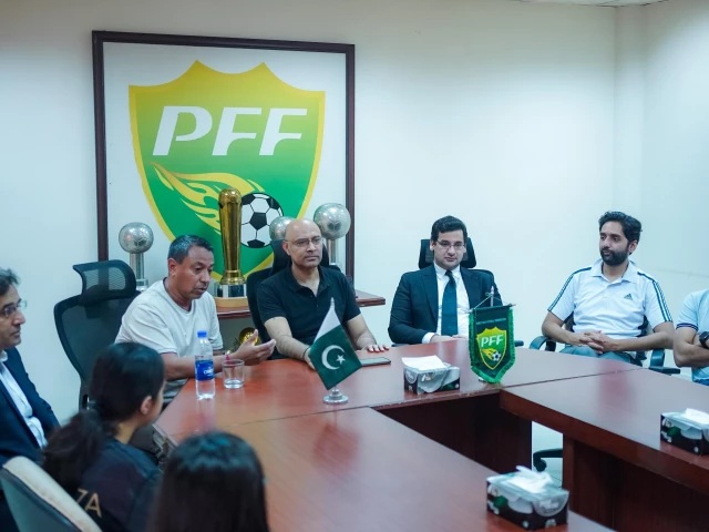 Pakistan đang cho thấy quyết tâm lớn khi mời Nolberto Solano.