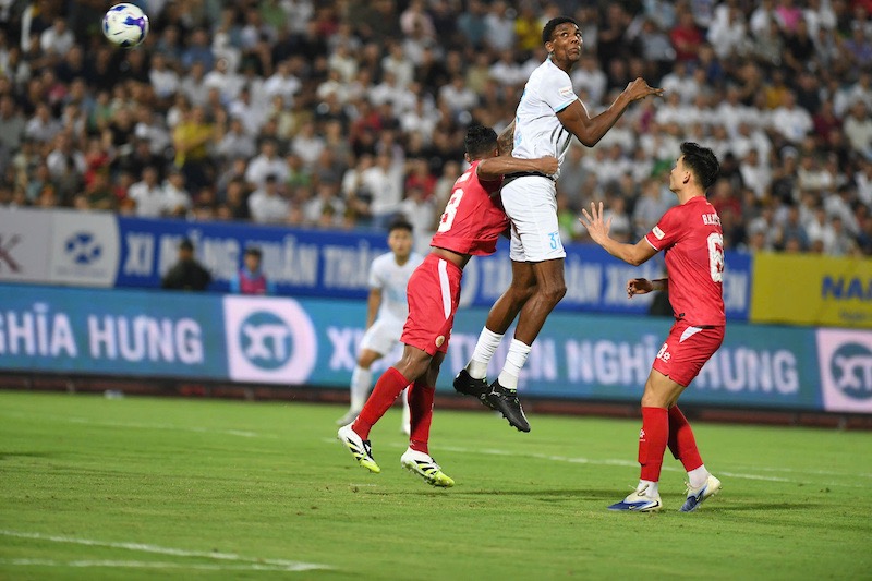 Ngăn cản Kyle Hudlin là bài toán khó.