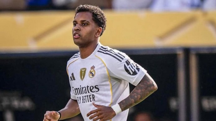 Man City tăm tia Rodrygo.