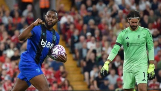 Liverpool bộc lộ vấn đề ở hàng thủ.