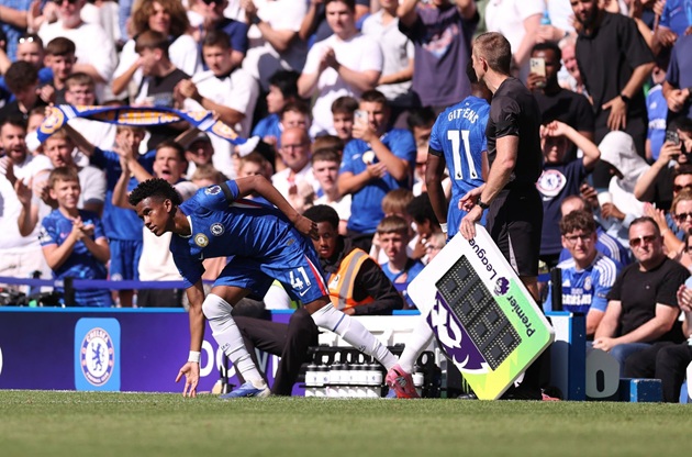 Estevao Willian lập tức gây ấn tượng sau khi ra mắt Chelsea ở Ngoại hạng Anh.