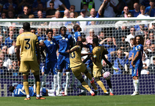 Ảnh bài viết VAR gây tranh cãi, Chelsea thoát thua trong trận derby London