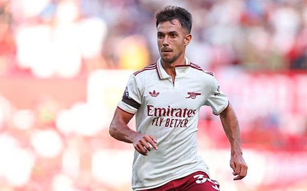 Mikel Arteta khen ngợi Martin Zubimendi sau trận thắng Manchester United.