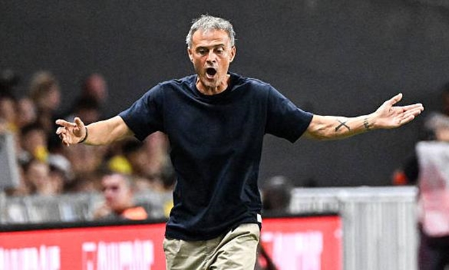 Luis Enrique đối diện nhiều dấu hỏi sau một mùa giải thành công.