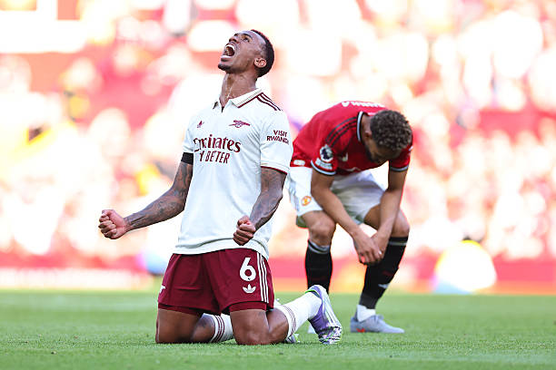 Arsenal chiến thắng dù bị Man Utd lấn át.