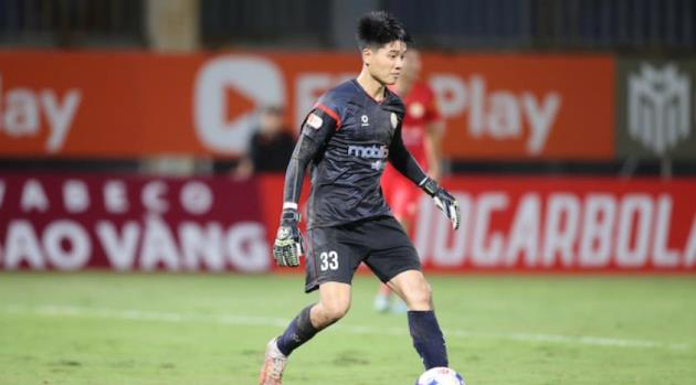 Phí Minh Long chơi rất tốt trước SLNA.