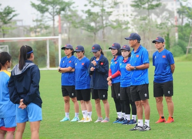 Tuyển nữ Việt Nam chuẩn bị chơi trận tranh hạng ba Đông Nam Á.