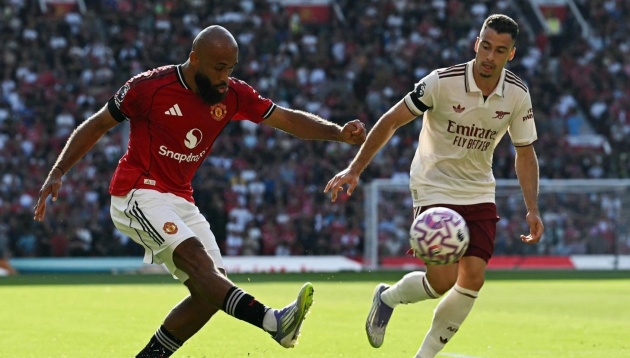 Arsenal có chiến thắng nhọc nhằn trước MU.