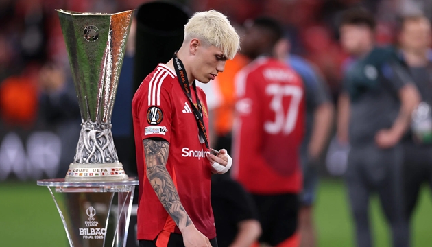 Ở MU không được, đến Chelsea cũng chẳng xong.