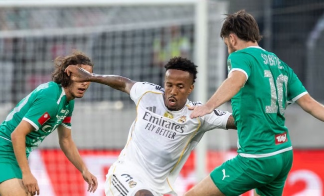 Militao trong màu áo Real Madrid.