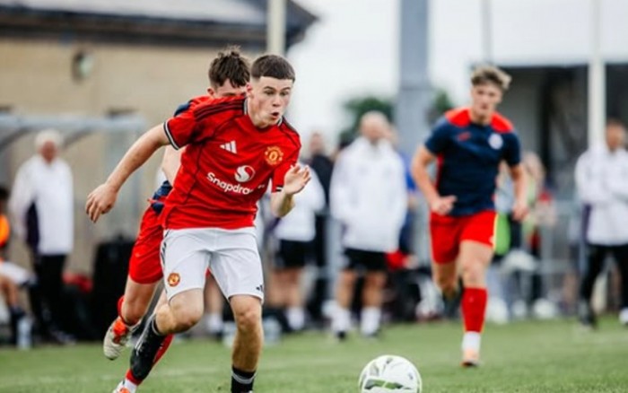 Kai Rooney đã ra mắt đội U18 của Quỷ đỏ.