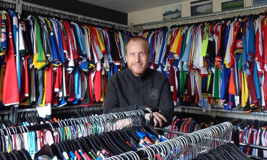 Ảnh bài viết Arjan Wijngaard và "bảo tàng" 3,000 áo đấu bóng đá