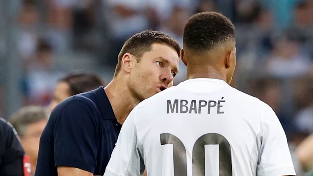 Xabi Alonso trông đợi nhiều ở Mbappe.