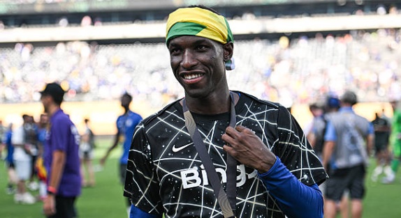 Villa để mắt đến Jackson.