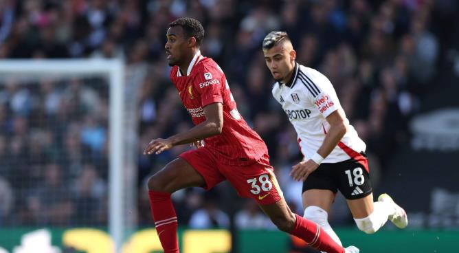 Ryan Gravenberch hồi sinh sự nghiệp nhờ HLV Slot.