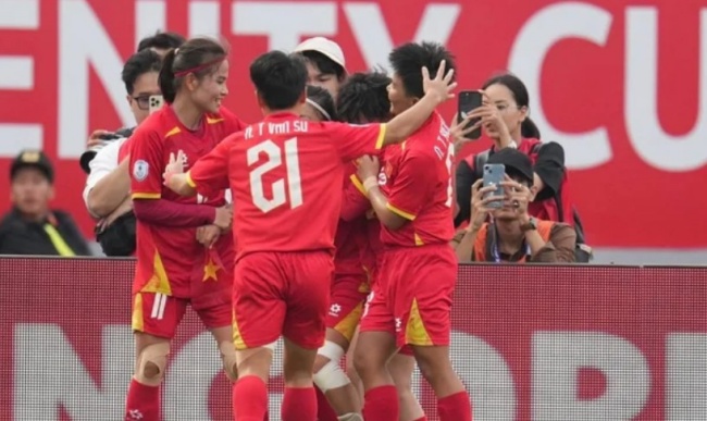 Tuyển nữ Việt Nam thắng Thái Lan 3-1.