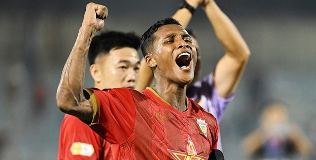 Adou Minh là một trong số những Việt kiều ghi dấu ấn.