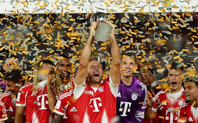 Hùm xám có danh hiệu Siêu cúp Đức sau khi đánh bại Stuttgart.