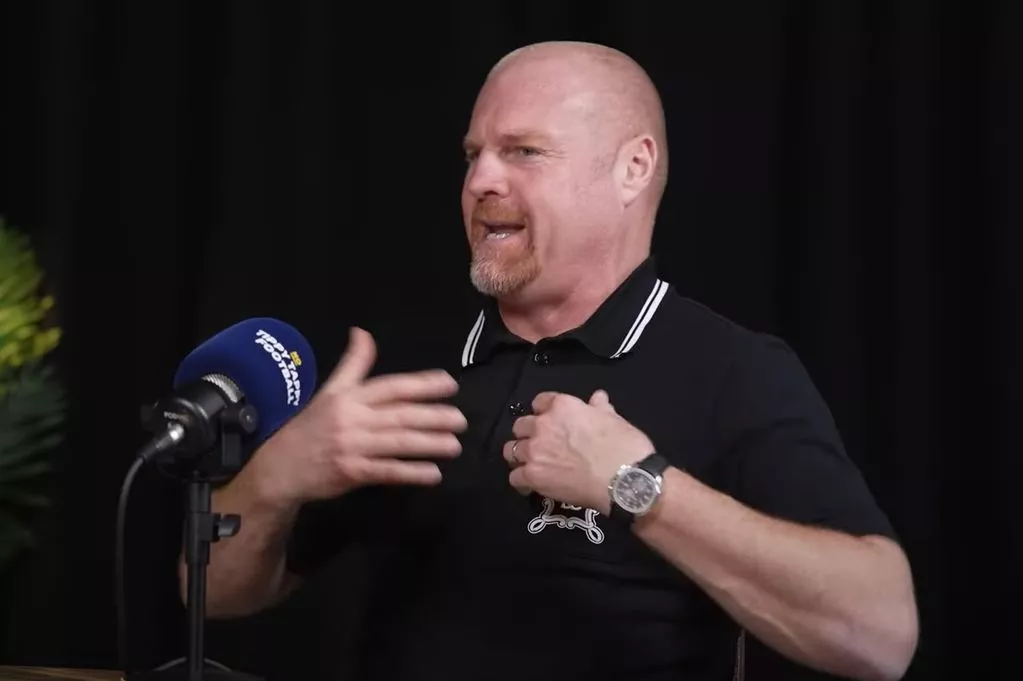 Sean Dyche chỉ trích triết lý của Man Utd.