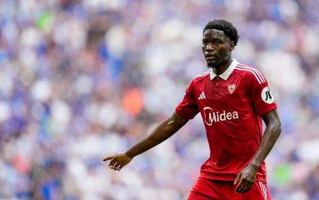 Lucien Agoume sẽ giúp MU quên đi Baleba?