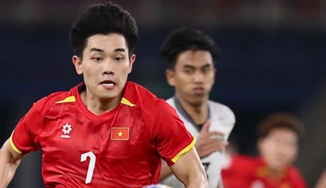 Ảnh bài viết Đình Bắc lọt top 5 cầu thủ đáng xem nhất tại Shopee Cup 2025/26