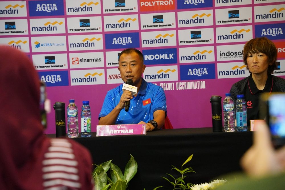 HLV Okiyama Masahiko tự tin trước thềm giải U16 nữ Đông Nam Á 2025. Ảnh: VFF.